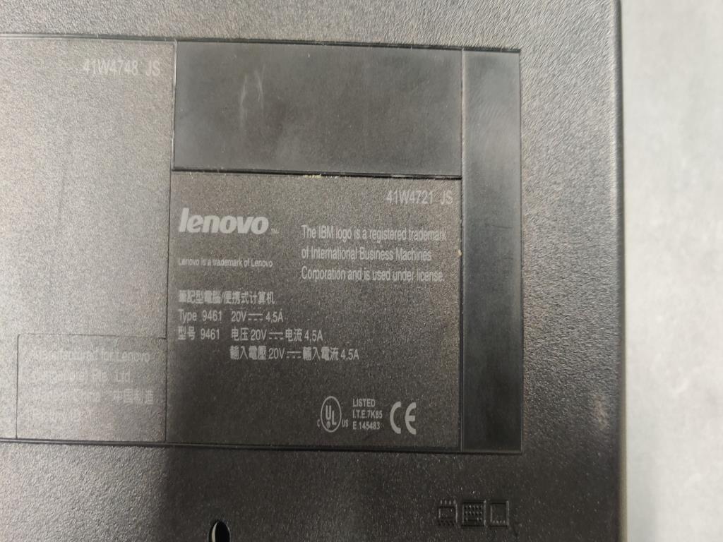 Diversos equipos informáticos para una escuela de formación profesional-2