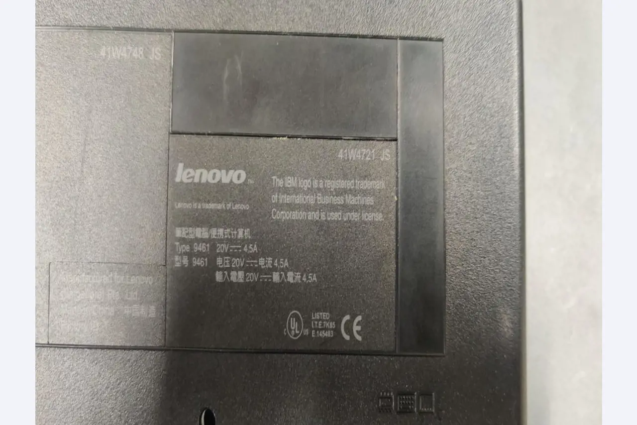 Diversos equipos informáticos para una escuela de formación profesional-2