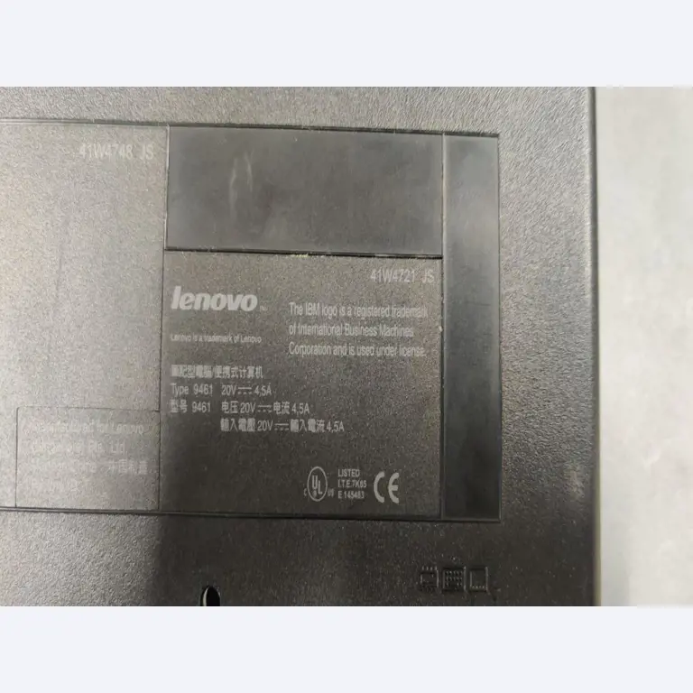 Diversos equipos informáticos para una escuela de formación profesional-2