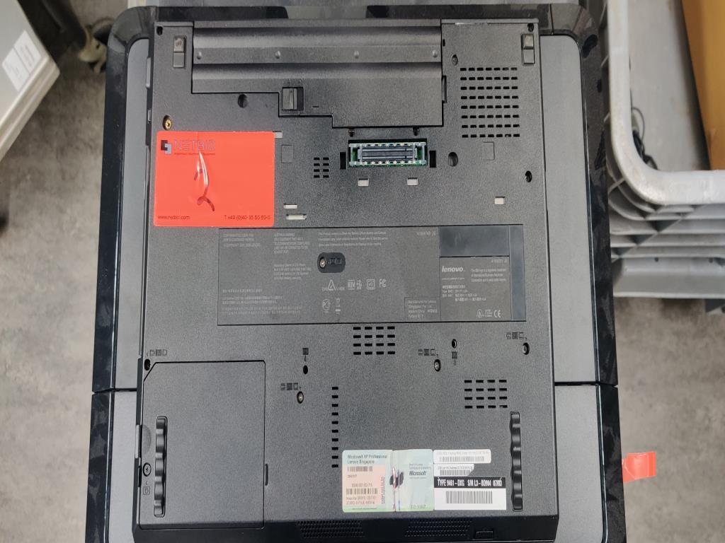 Diversos equipos informáticos para una escuela de formación profesional-3