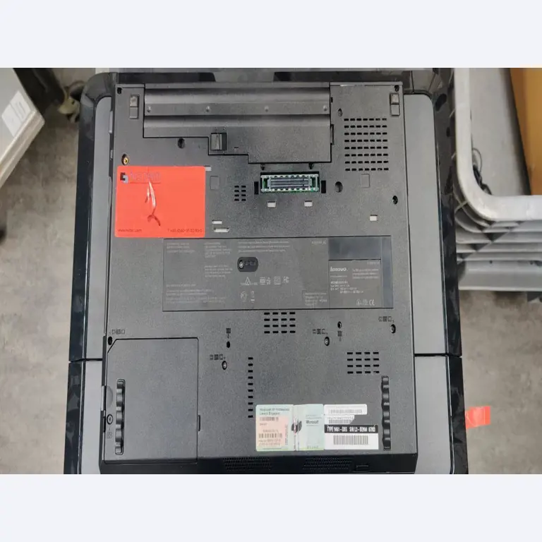 Diversos equipos informáticos para una escuela de formación profesional-3