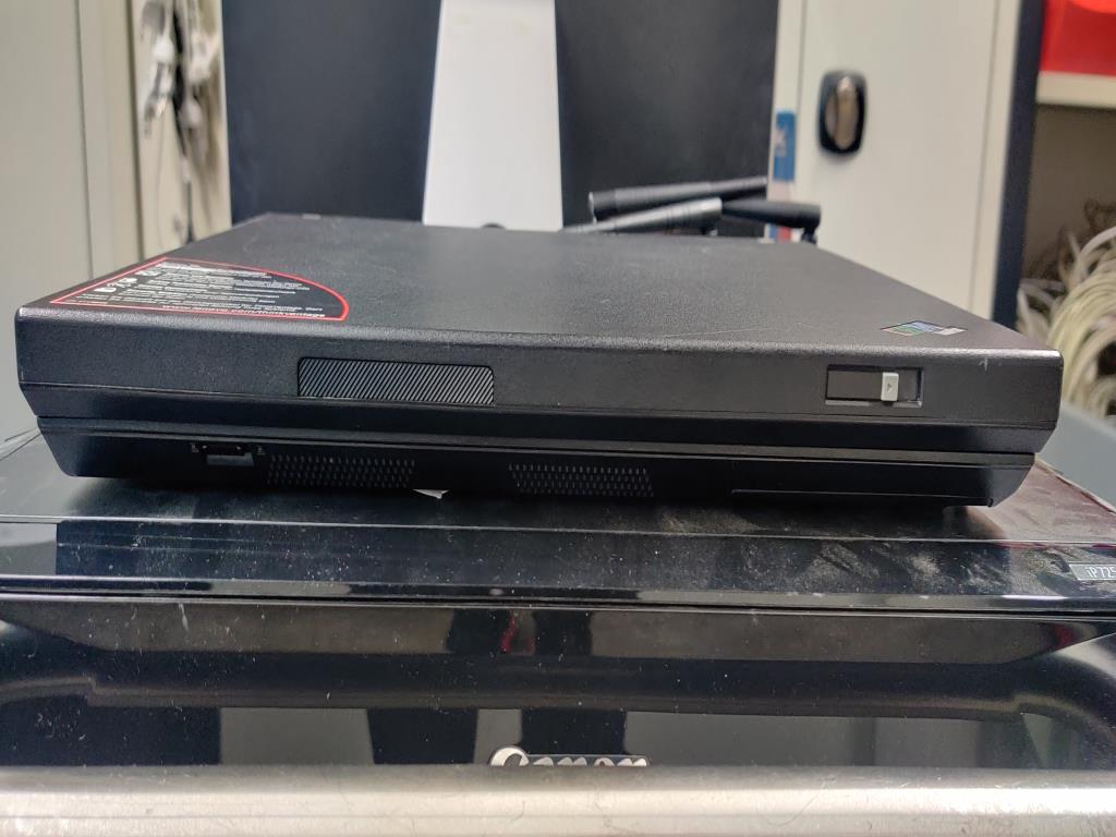 Diversos equipos informáticos para una escuela de formación profesional-5