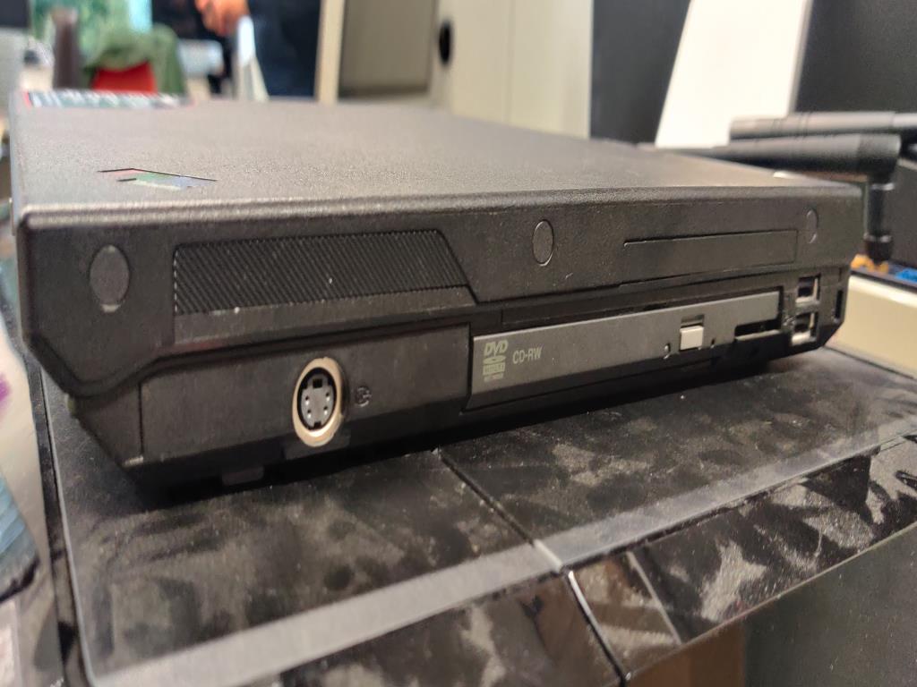 Diversos equipos informáticos para una escuela de formación profesional-7