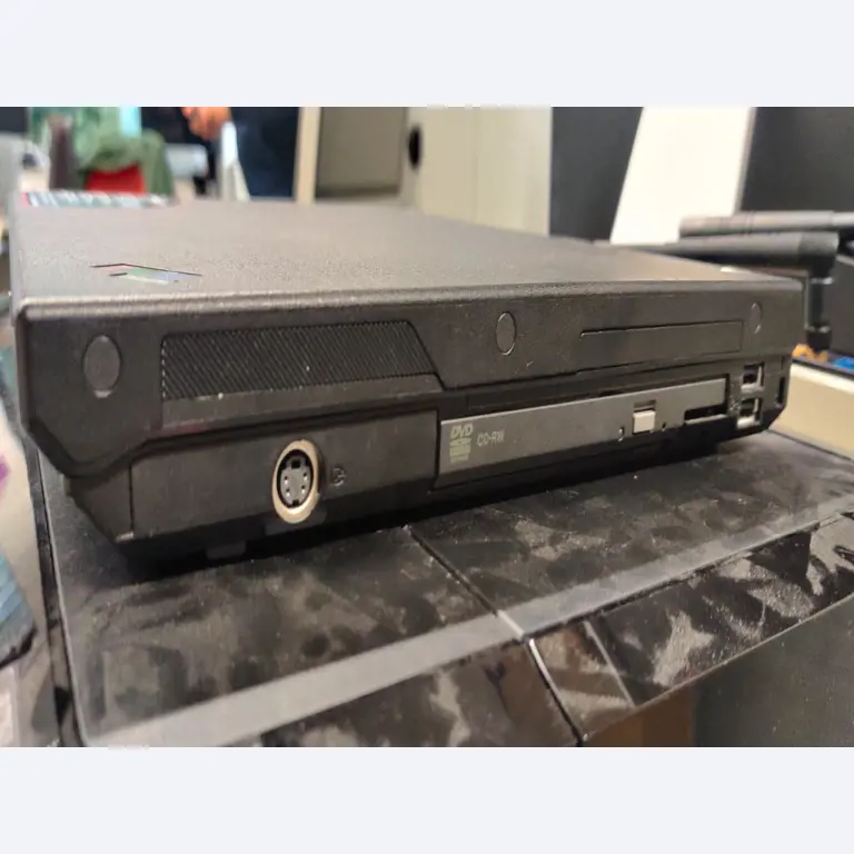 Diversos equipos informáticos para una escuela de formación profesional-7