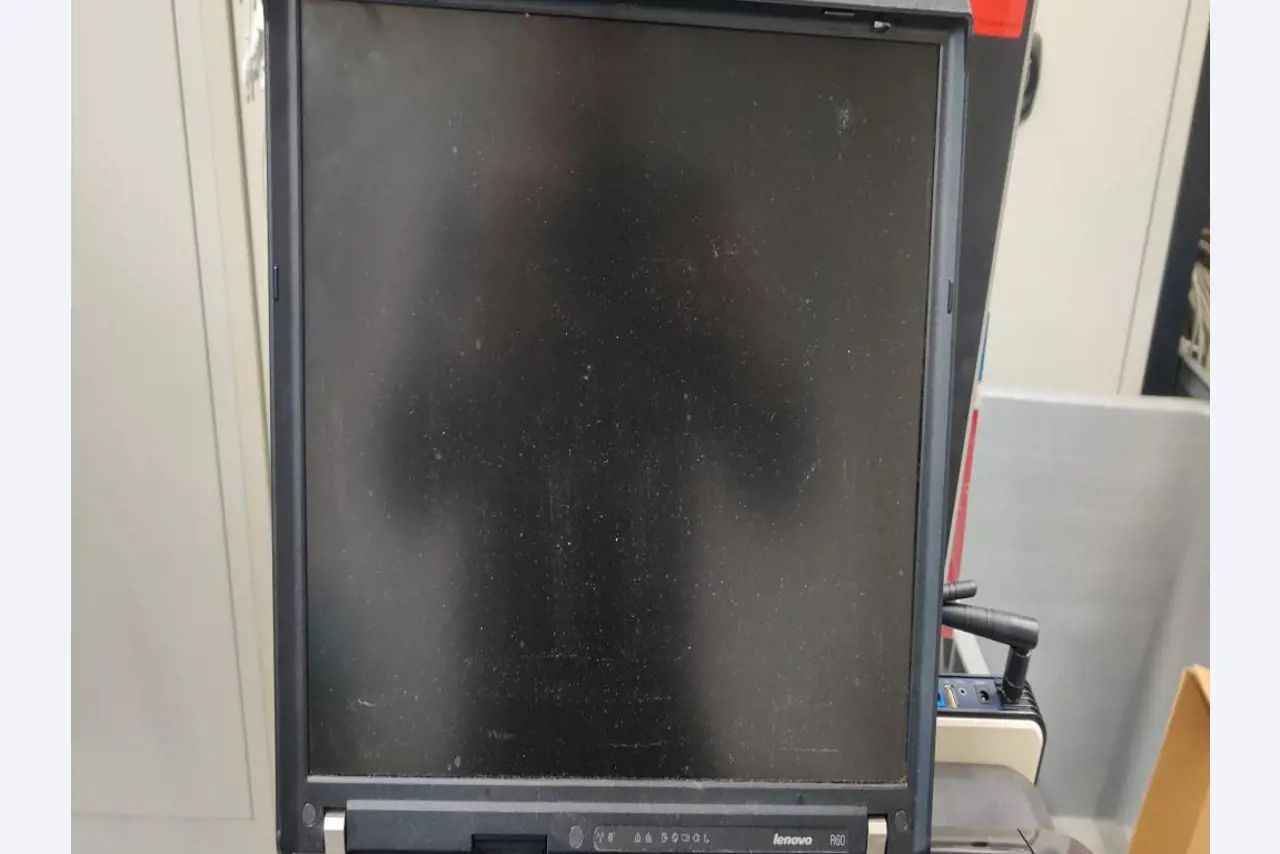 Diversos equipos informáticos para una escuela de formación profesional-10