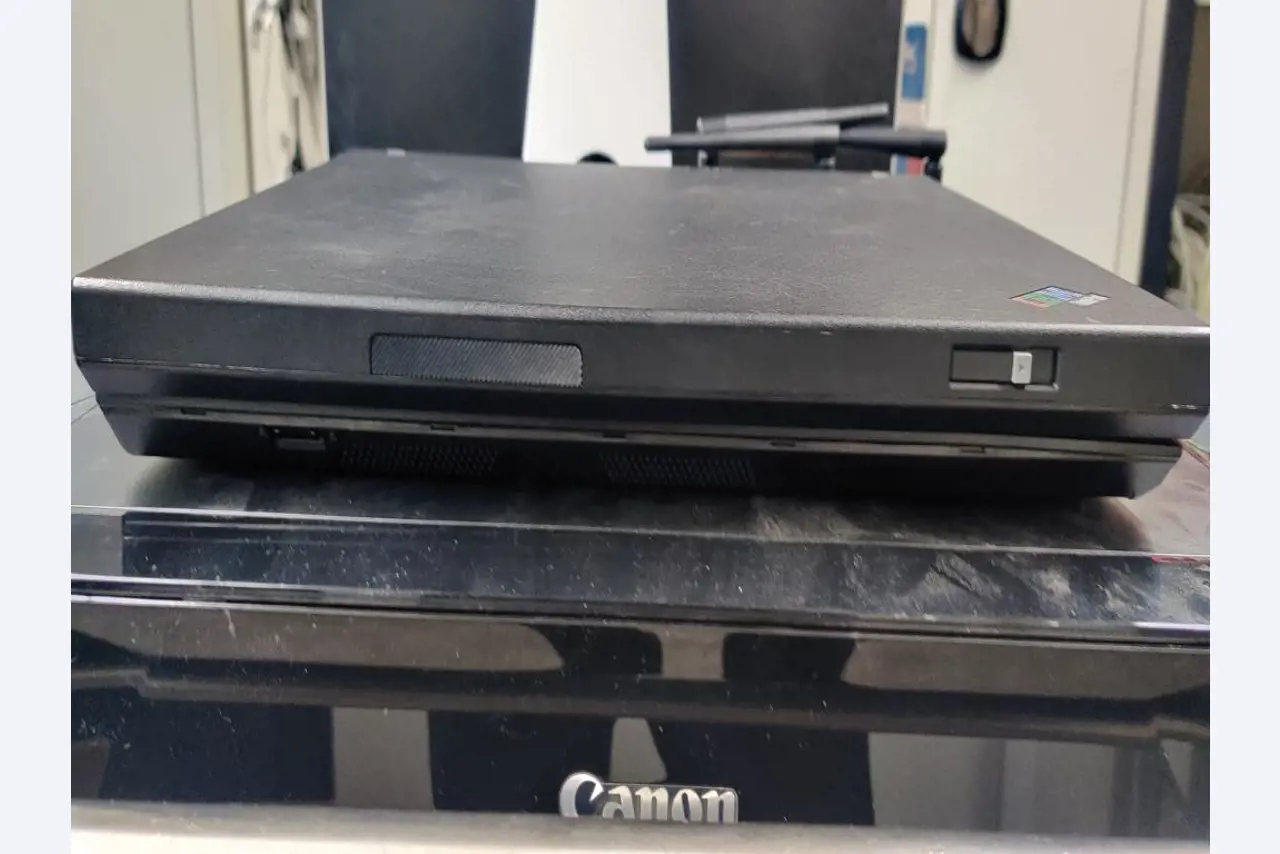 Diverse IT-apparatuur voor een beroepsschool-5