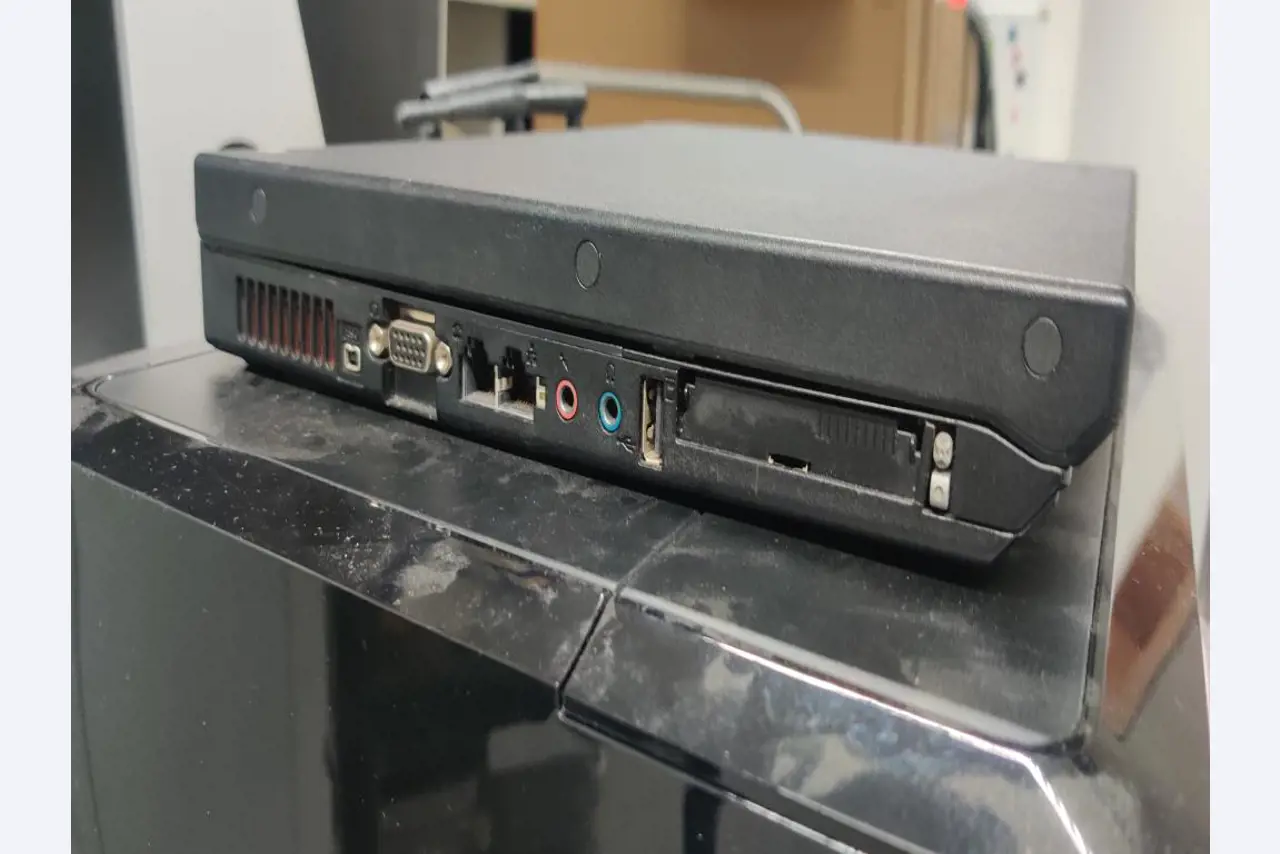 Diverse IT-apparatuur voor een beroepsschool-6