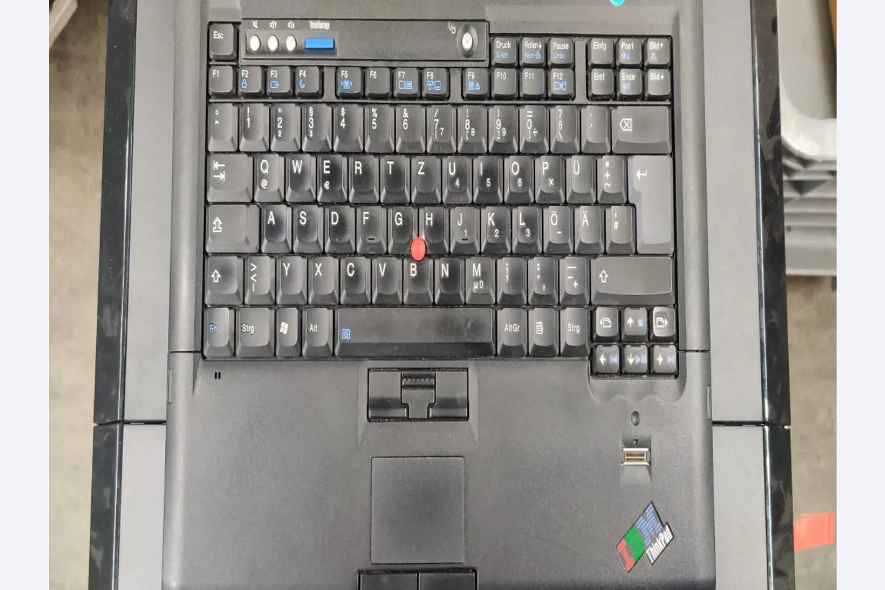 Diverse IT-apparatuur voor een beroepsschool-8