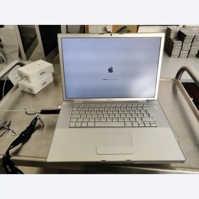 Diversos equipos informáticos para una escuela de formación profesional-10