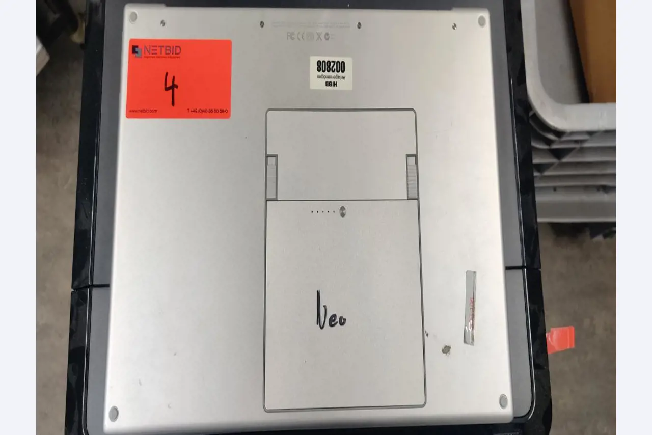 Diversos equipos informáticos para una escuela de formación profesional-3