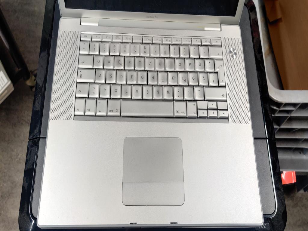 Diversos equipos informáticos para una escuela de formación profesional-4