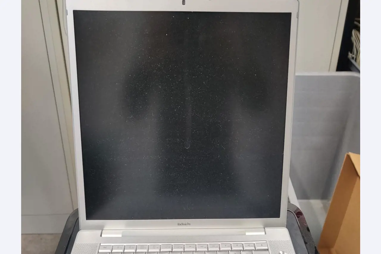 Diversos equipos informáticos para una escuela de formación profesional-5