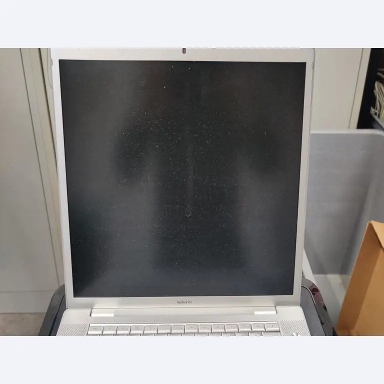 Diversos equipos informáticos para una escuela de formación profesional-5