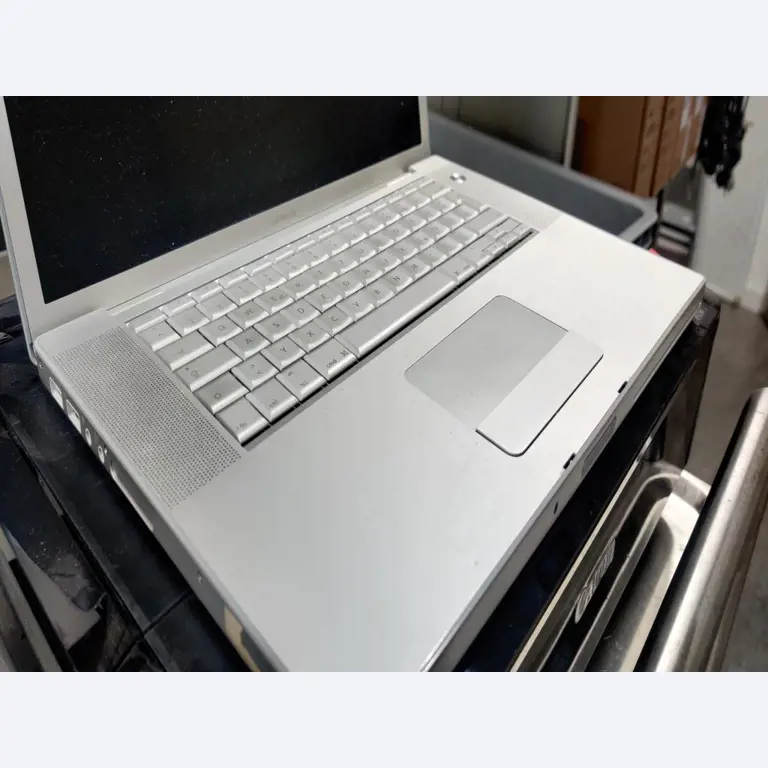 Diversos equipos informáticos para una escuela de formación profesional-6