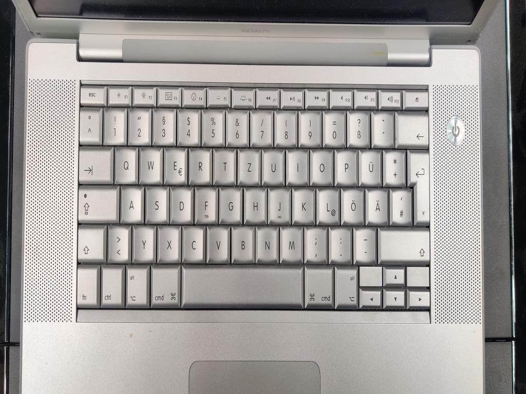 Diversos equipos informáticos para una escuela de formación profesional-7