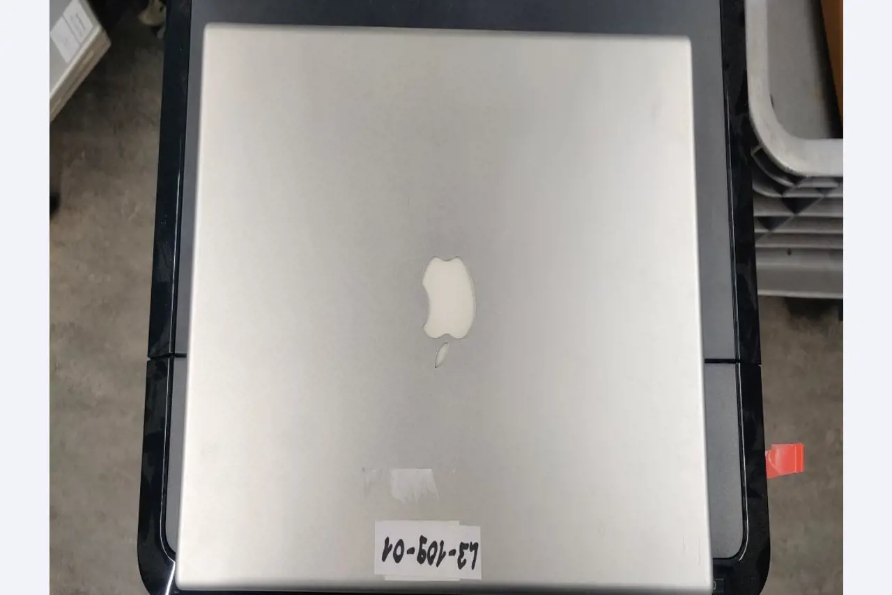 Diversos equipos informáticos para una escuela de formación profesional-8