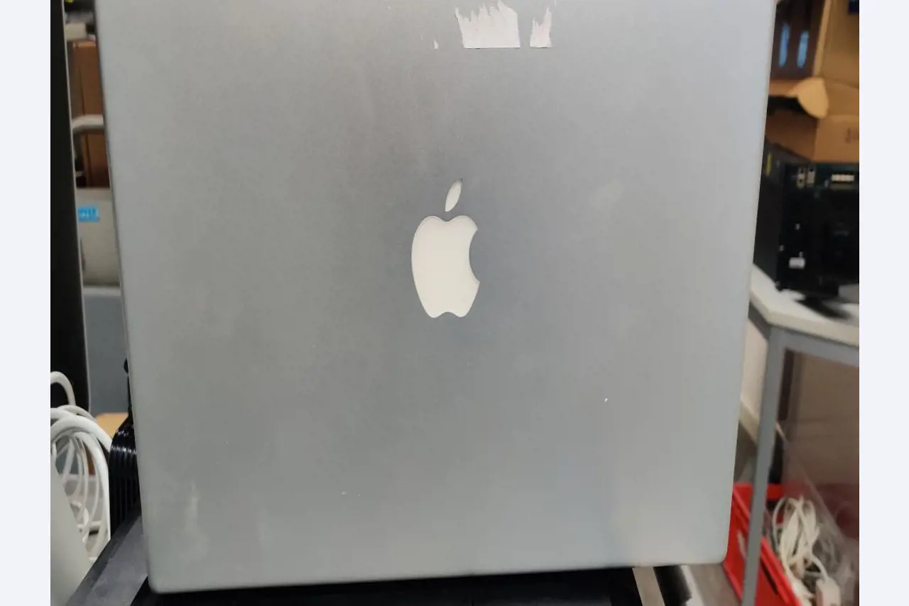 Diversos equipos informáticos para una escuela de formación profesional-9