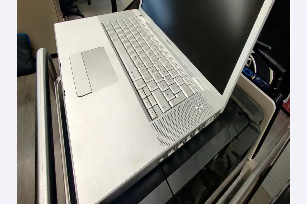 Diverse IT-apparatuur voor een beroepsschool-1