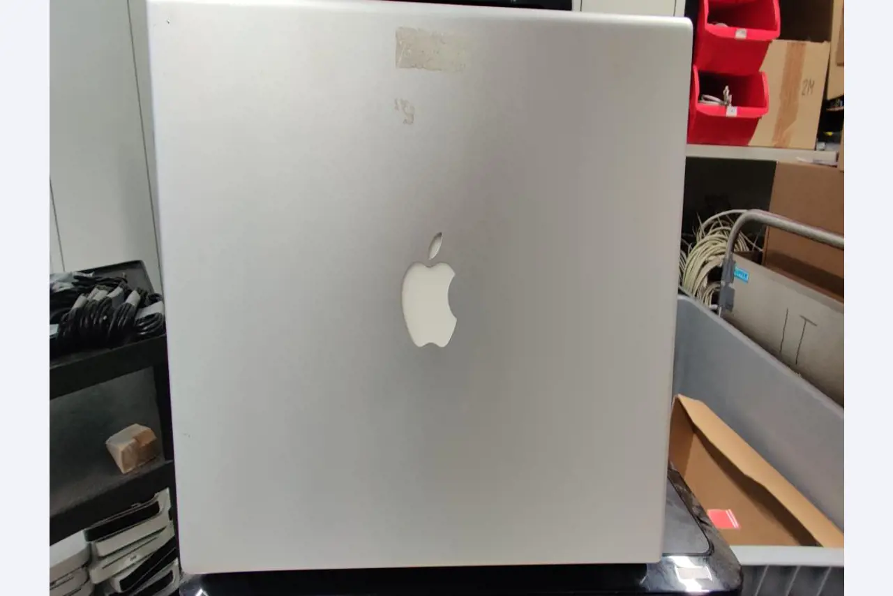 Diverse IT-apparatuur voor een beroepsschool-9
