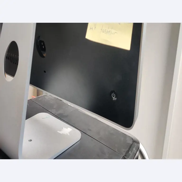 Diversos equipos informáticos para una escuela de formación profesional-3