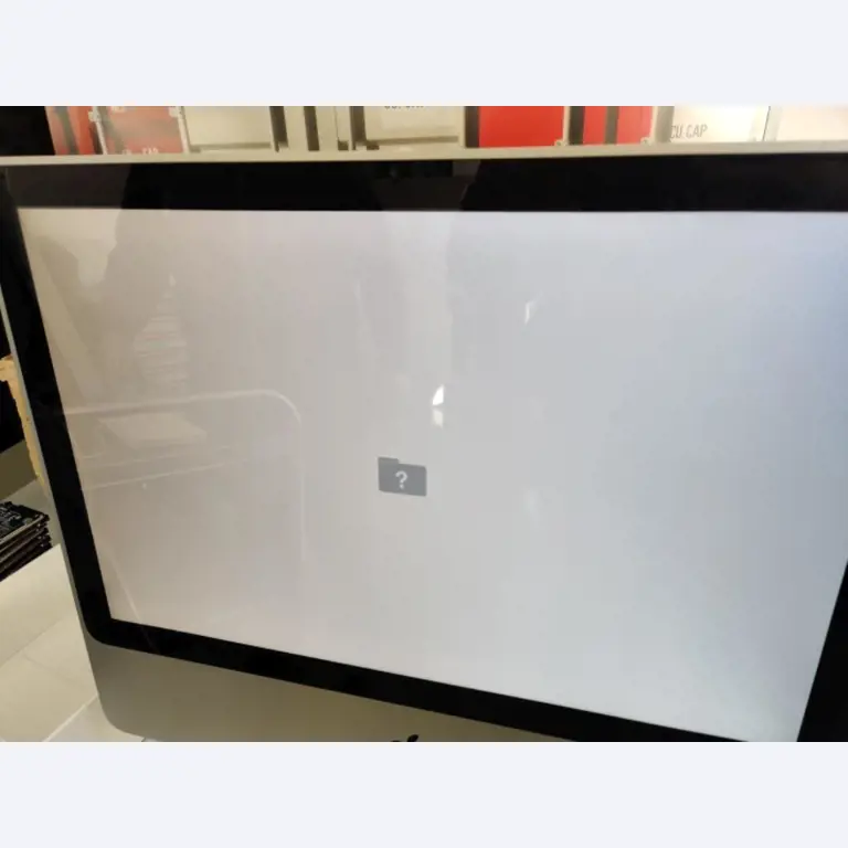 Diversos equipos informáticos para una escuela de formación profesional-9