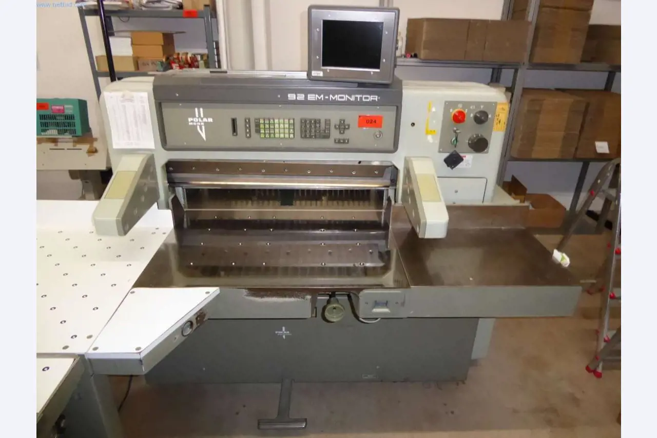 Stroje a zařízení v tiskárně-8