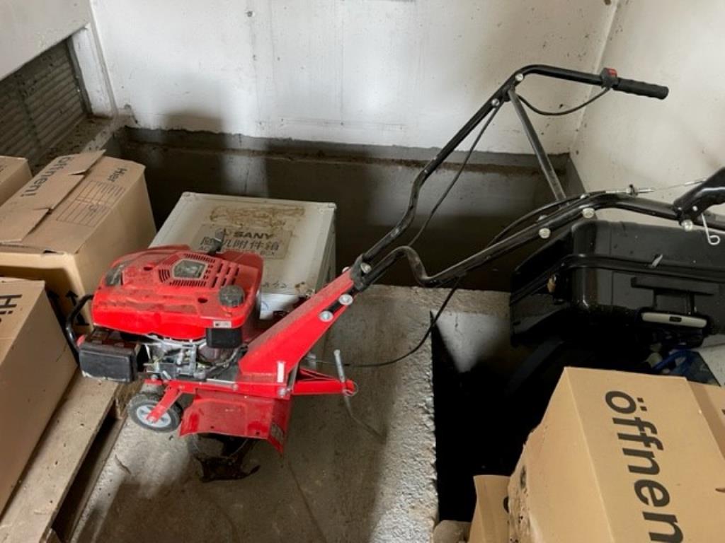 Fahrzeuge, Baumaschinen und Gerätschaften -1