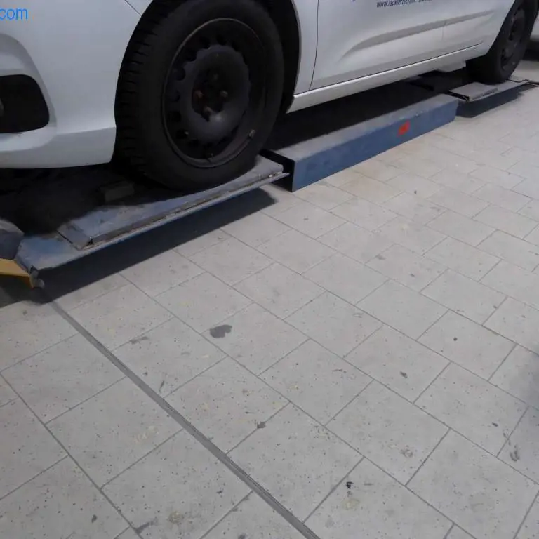 Pneumatic car lift