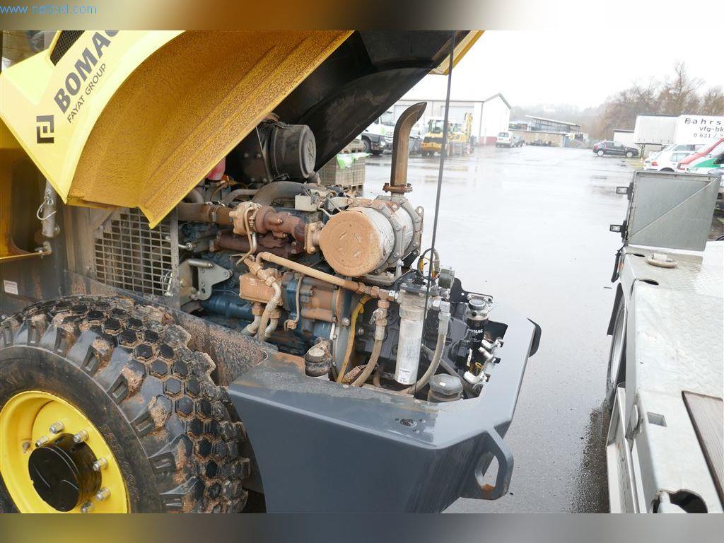 Máquinas del sector de la construcción y la ingeniería civil-11