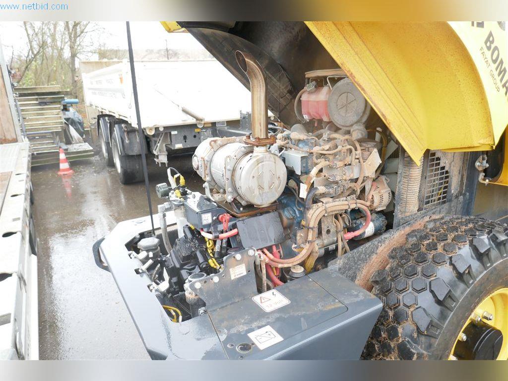 Máquinas del sector de la construcción y la ingeniería civil-12