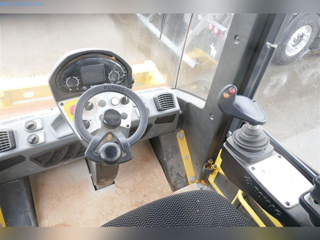 Máquinas del sector de la construcción y la ingeniería civil-8