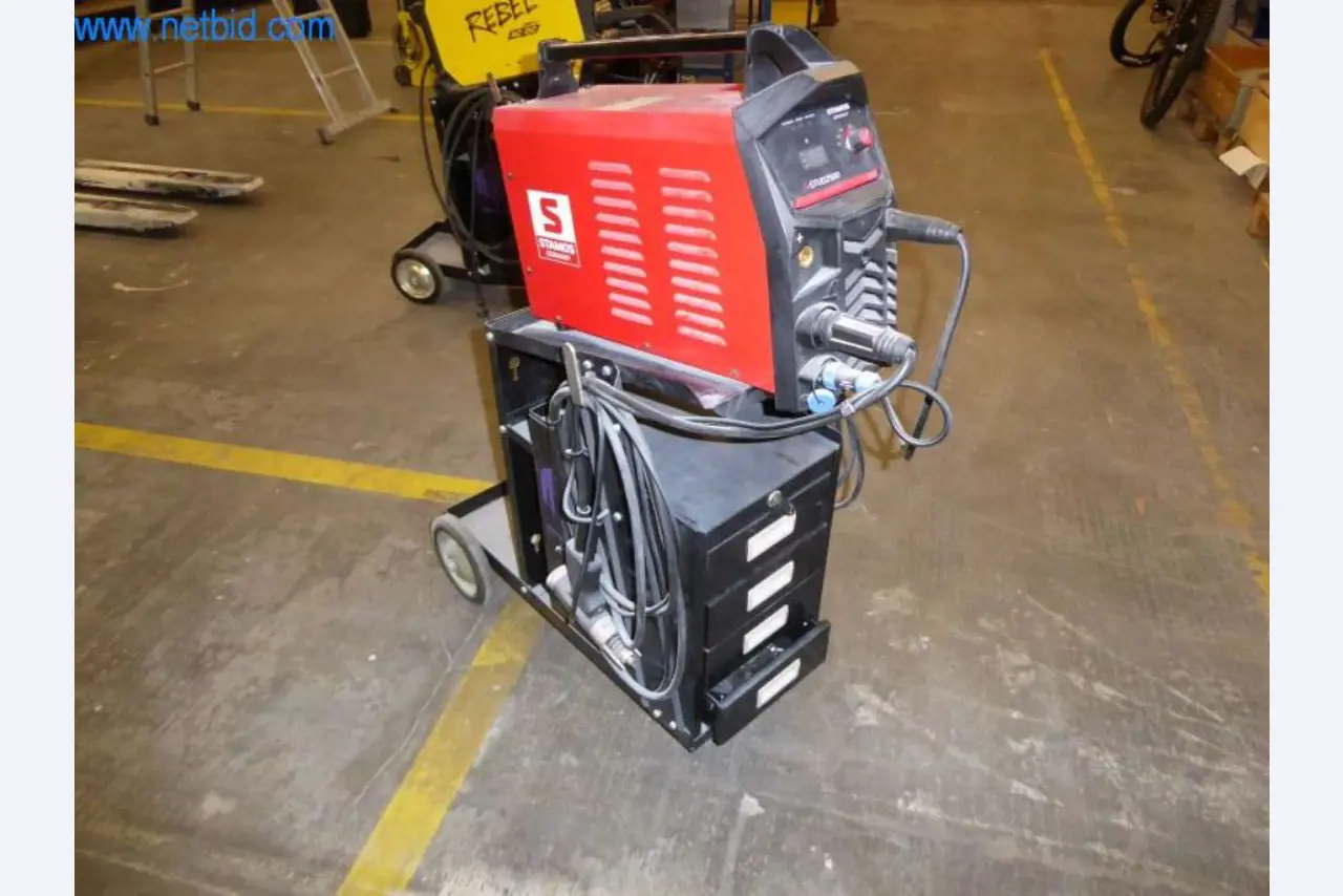 Máquinas para trabajar el metal, impresoras 3D y equipos de taller-1