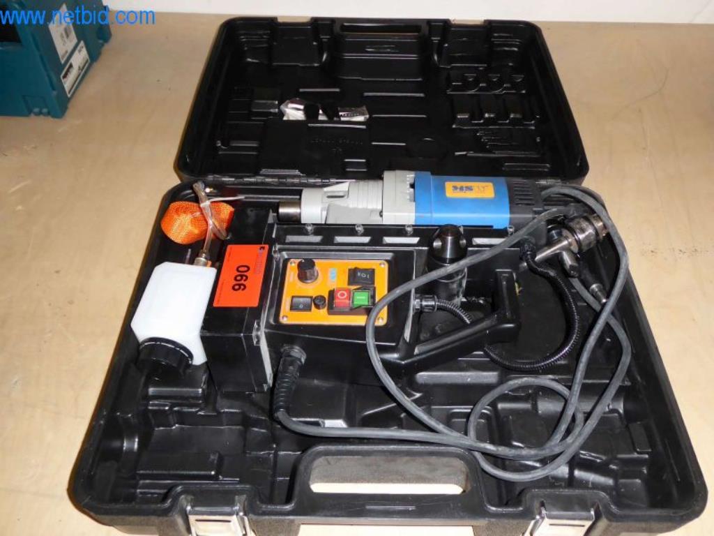 Máquinas para trabajar el metal, impresoras 3D y equipos de taller-1