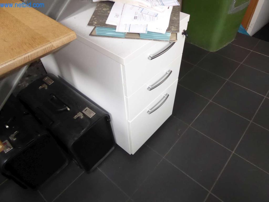 Vybavení kanceláří pro společnost spravující nemovitosti-1