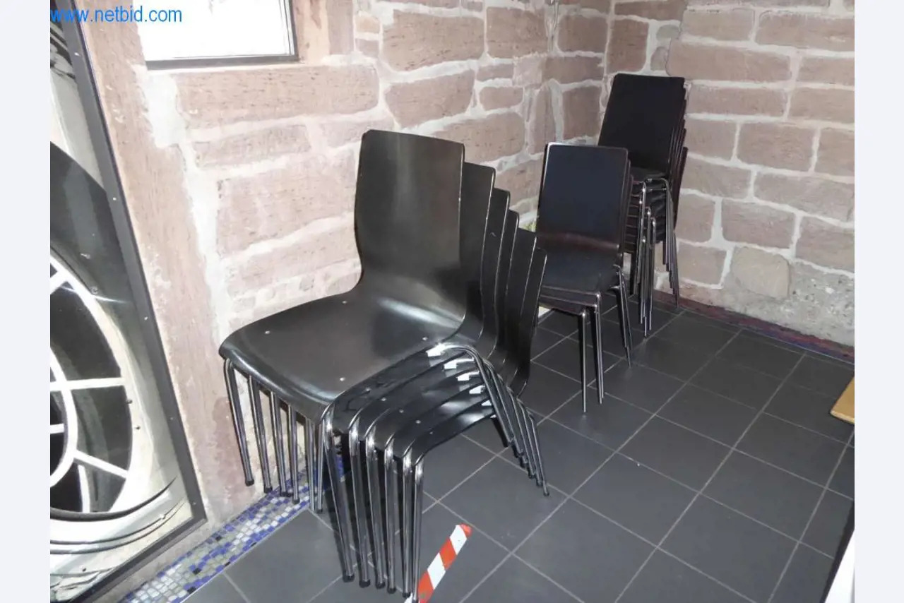 Vybavení kanceláří pro společnost spravující nemovitosti-3