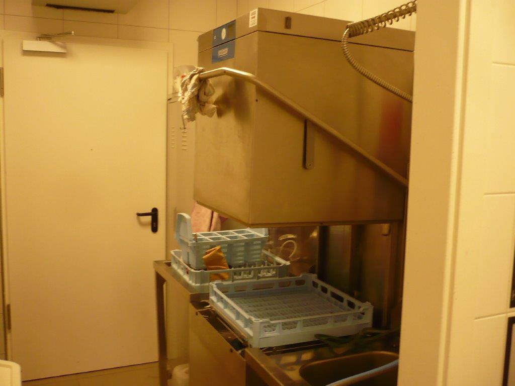 Complete sale of a bistro-cafe business with store fittings for baked goods-2