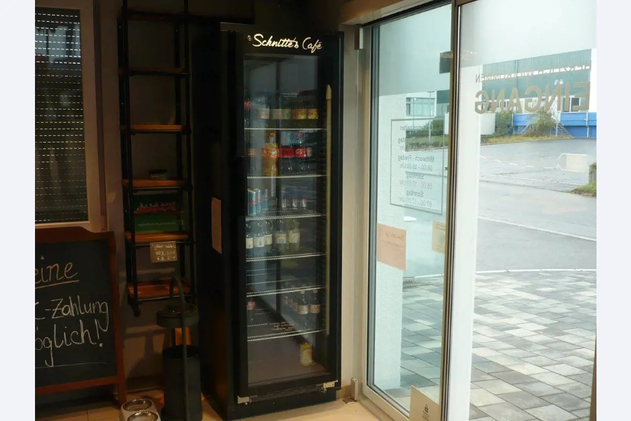 Popolna prodaja bistro-kavarne z opremo trgovine s pekovskimi izdelki-7