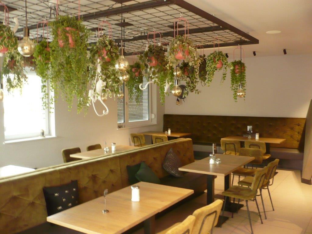 Complete sale of a bistro-cafe business with store fittings for baked goods-8