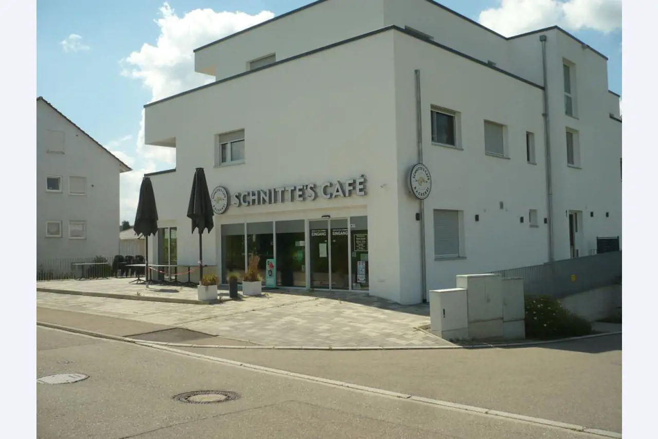 Popolna prodaja bistro-kavarne z opremo trgovine s pekovskimi izdelki-1