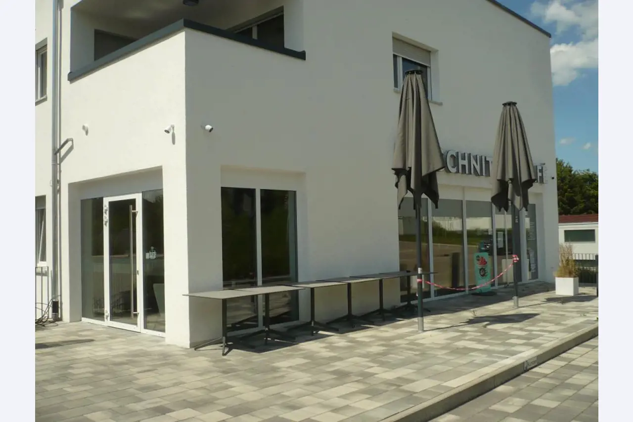 Popolna prodaja bistro-kavarne z opremo trgovine s pekovskimi izdelki-9