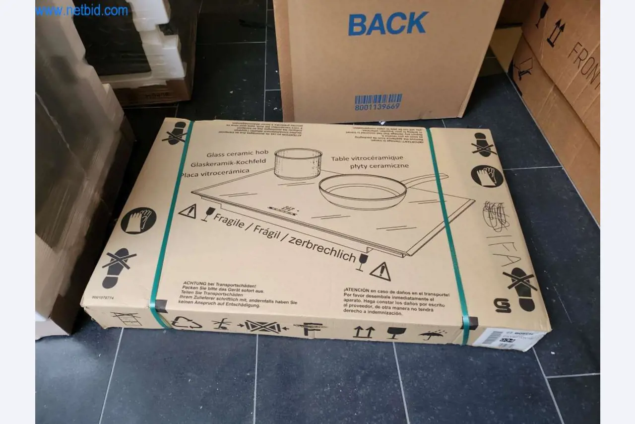 Ingerichte keukens, woonkamermeubels, badkamermeubels, decoratiemateriaal en elektrische keukenapparaten-1