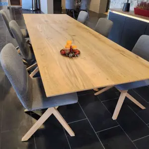 Massief houten tafel (toeslag onder voorbehoud)