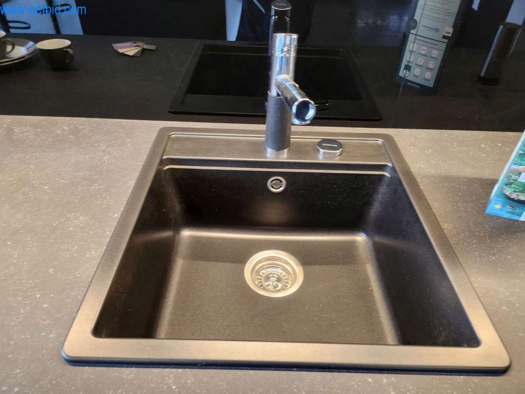 Kuchnie na wymiar, meble do salonu, meble łazienkowe, materiały dekoracyjne i kuchenne urządzenia elektryczne.-2