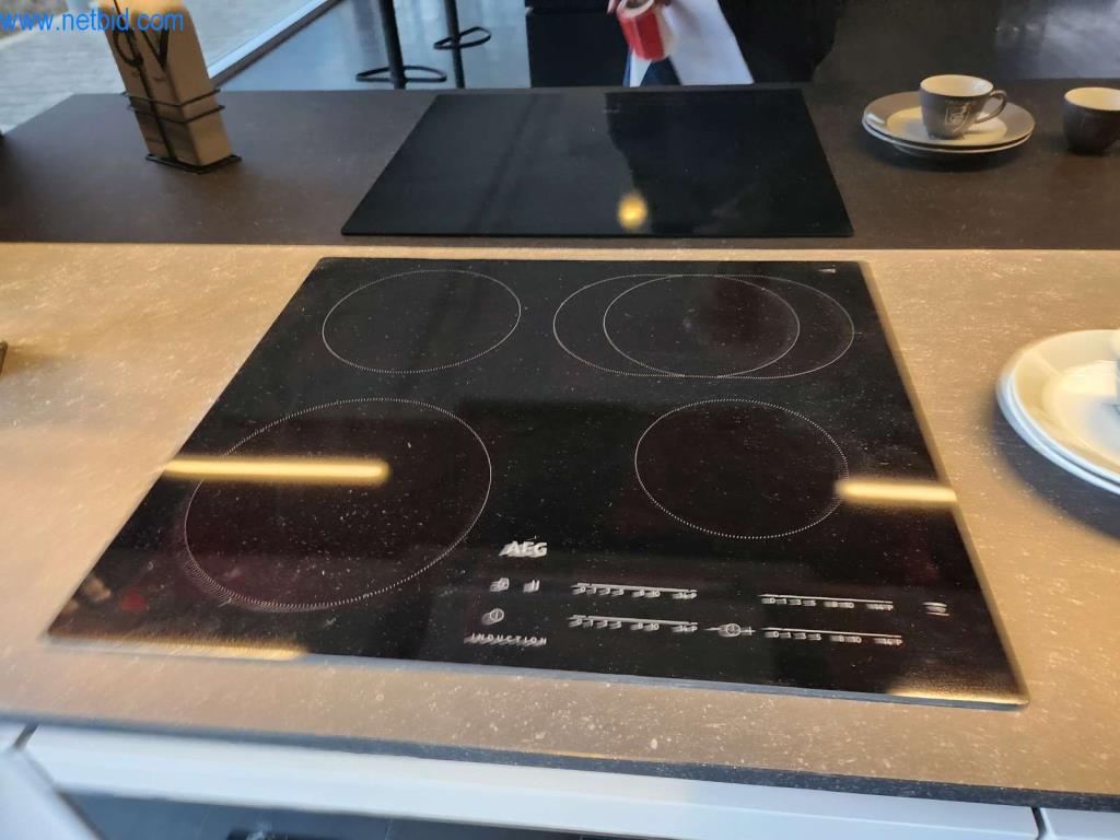 Kuchnie na wymiar, meble do salonu, meble łazienkowe, materiały dekoracyjne i kuchenne urządzenia elektryczne.-3