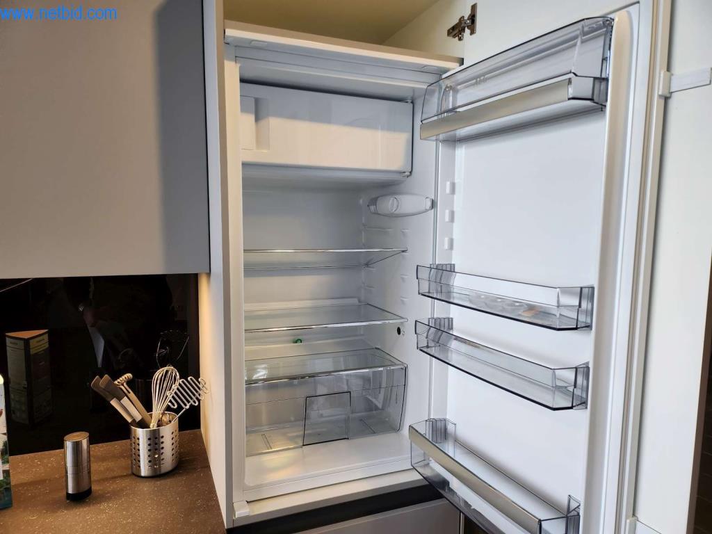 Kuchnie na wymiar, meble do salonu, meble łazienkowe, materiały dekoracyjne i kuchenne urządzenia elektryczne.-8