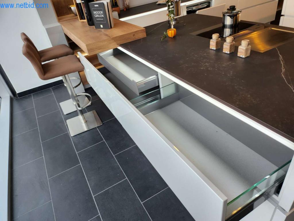 Einbauküchen, Wohnmöbel, Badmöbel, Dekorationsmaterial und Küchenelektrogeräte-7