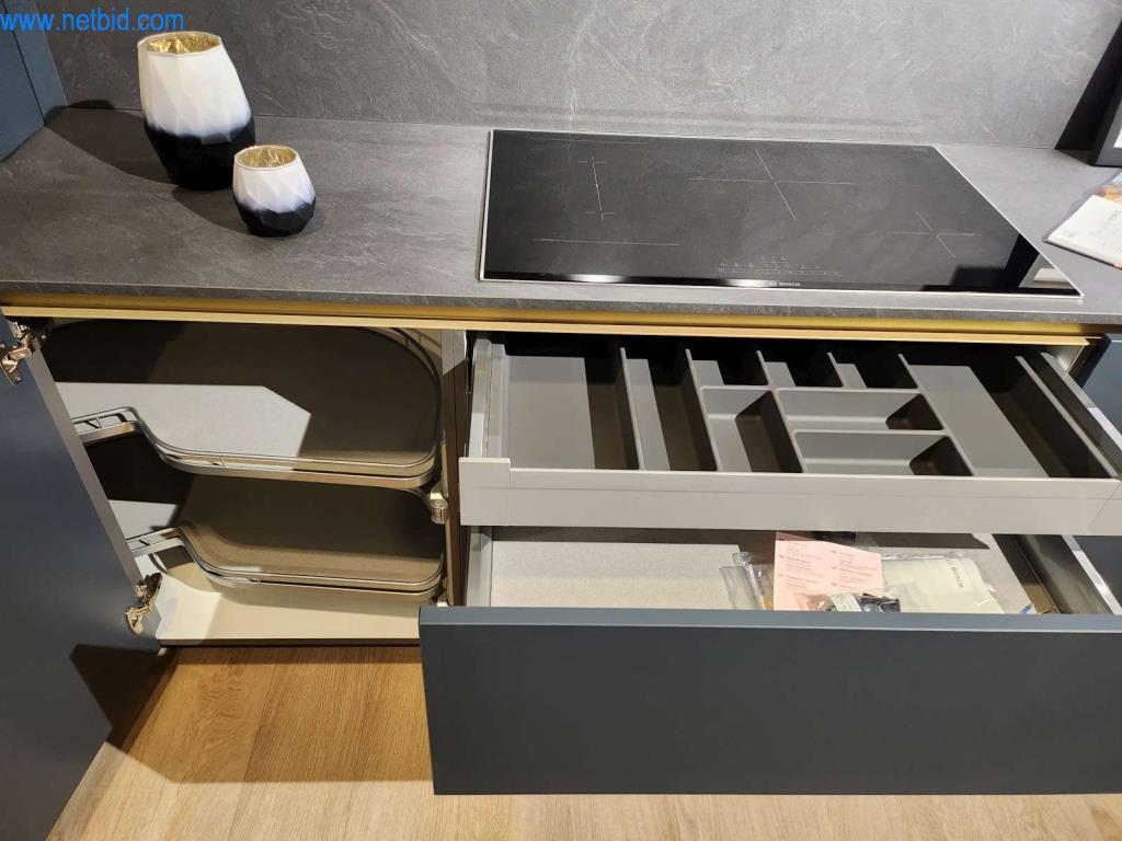 Kuchnie na wymiar, meble do salonu, meble łazienkowe, materiały dekoracyjne i kuchenne urządzenia elektryczne.-5