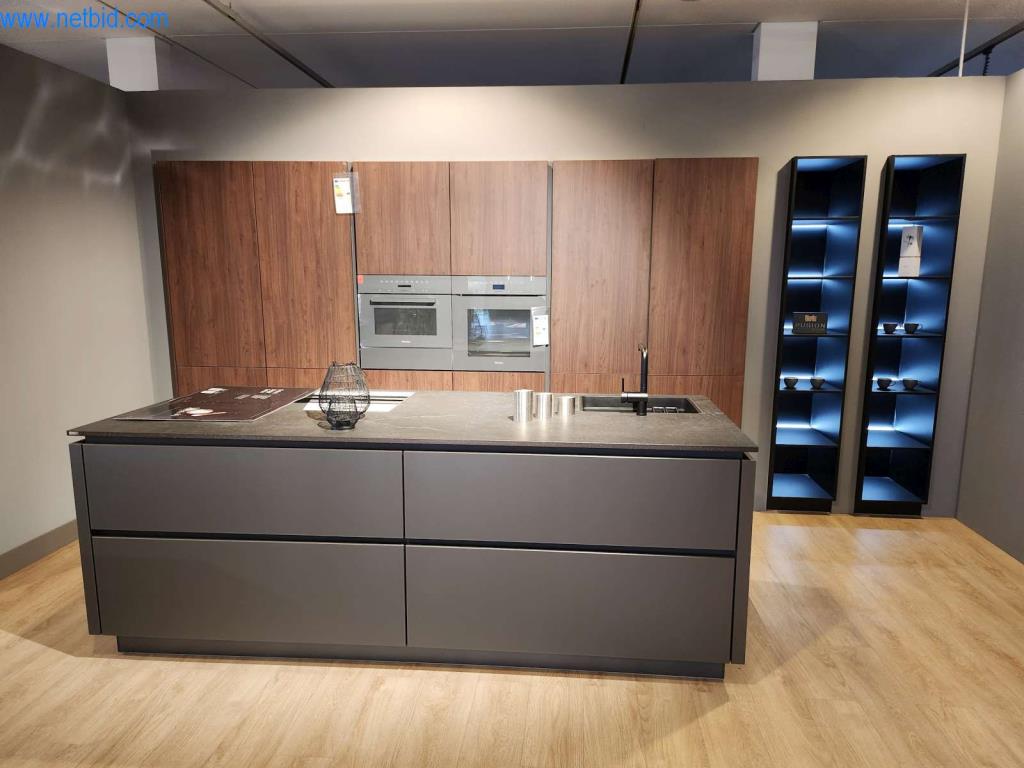 Kuchnie na wymiar, meble do salonu, meble łazienkowe, materiały dekoracyjne i kuchenne urządzenia elektryczne.-1