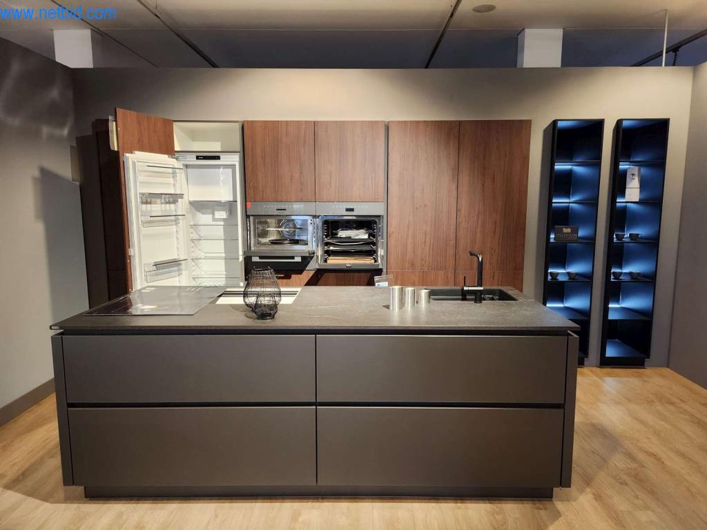 Kuchnie na wymiar, meble do salonu, meble łazienkowe, materiały dekoracyjne i kuchenne urządzenia elektryczne.-2