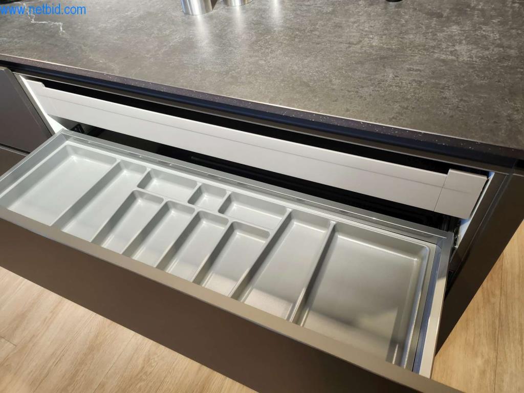 Kuchnie na wymiar, meble do salonu, meble łazienkowe, materiały dekoracyjne i kuchenne urządzenia elektryczne.-3